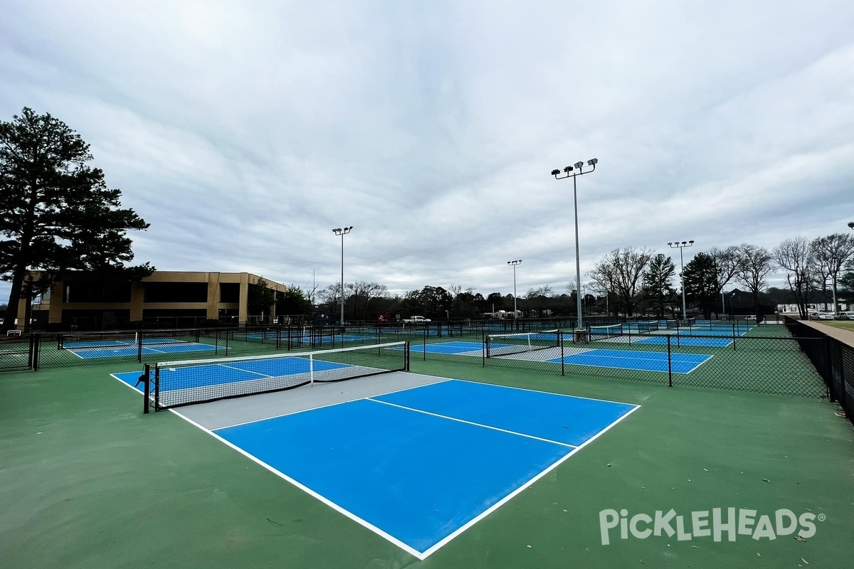 Play Pickleball at Crossing Creeks Country Club: Court Information |  Pickleheads